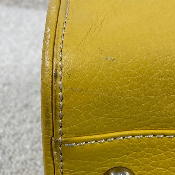 Authentic Tods Yellow Leather Tote Bag - Picture 9 of 16